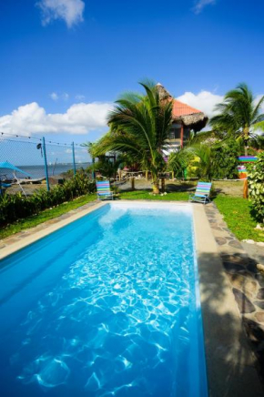 Pelican's Surf Club- BEACHFRONT PROPERTY WITH PRIVATE or SHARED UNITS, Nueva Gorgona